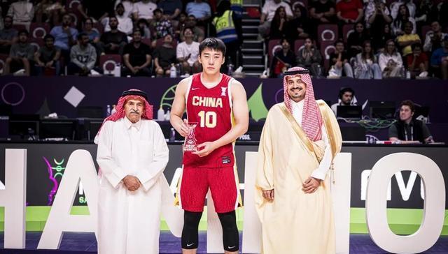 的发挥依旧, 洲最佳前锋, 胡明轩绝杀 的发挥依旧, 洲最佳前锋, 胡明轩绝杀